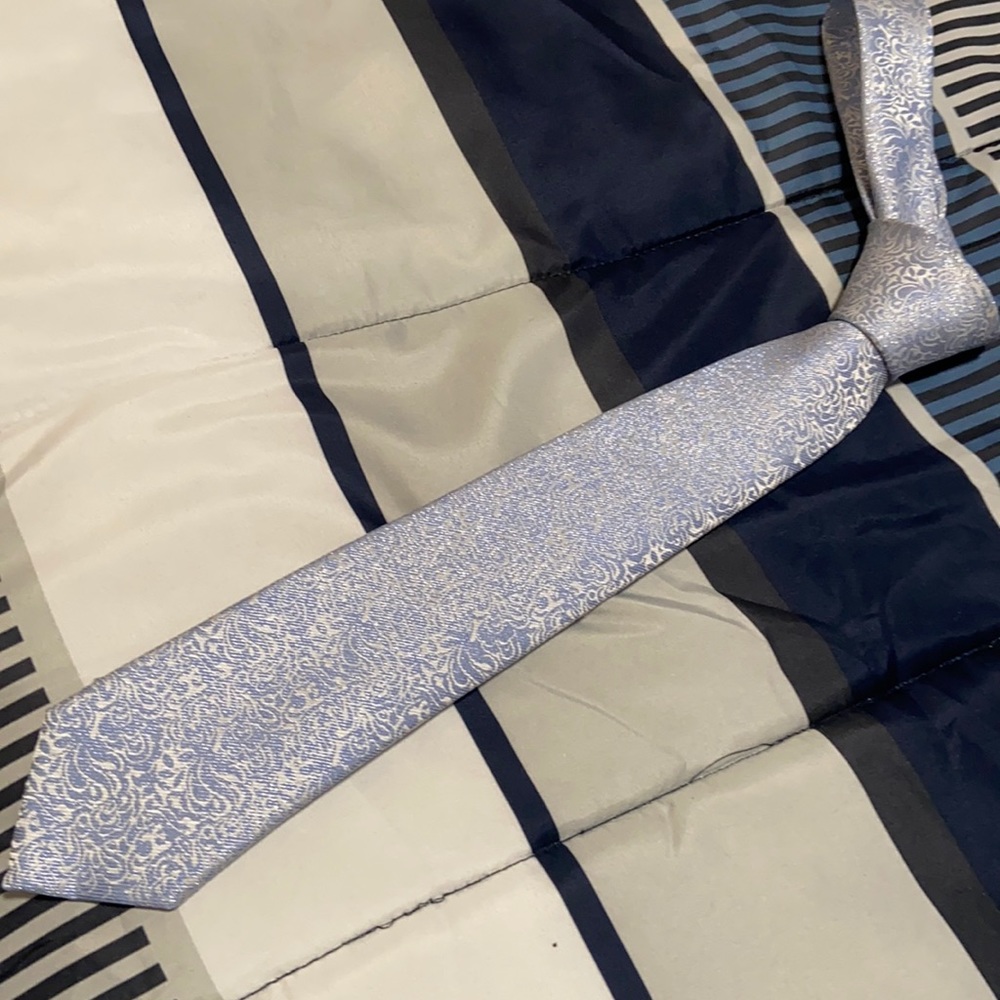 Men’s metallic tie